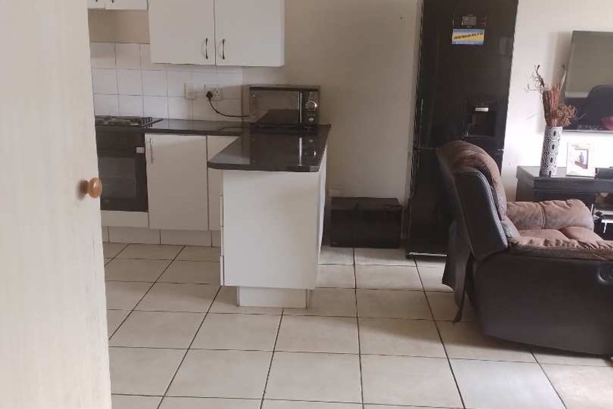 THREE BEDROOM TOWNHOUSE FOR SALE IN RAVENSWOOD. - Photo 3