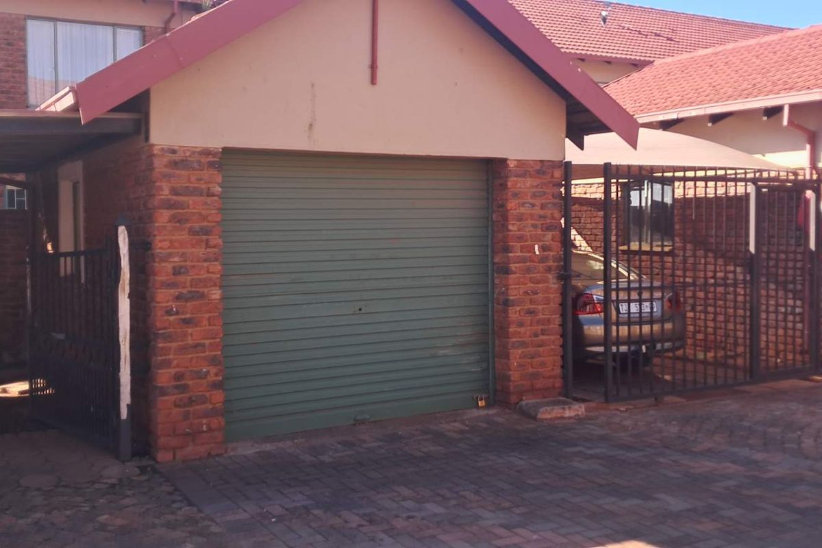 3 BEDROOM APARTMENT - Photo 4