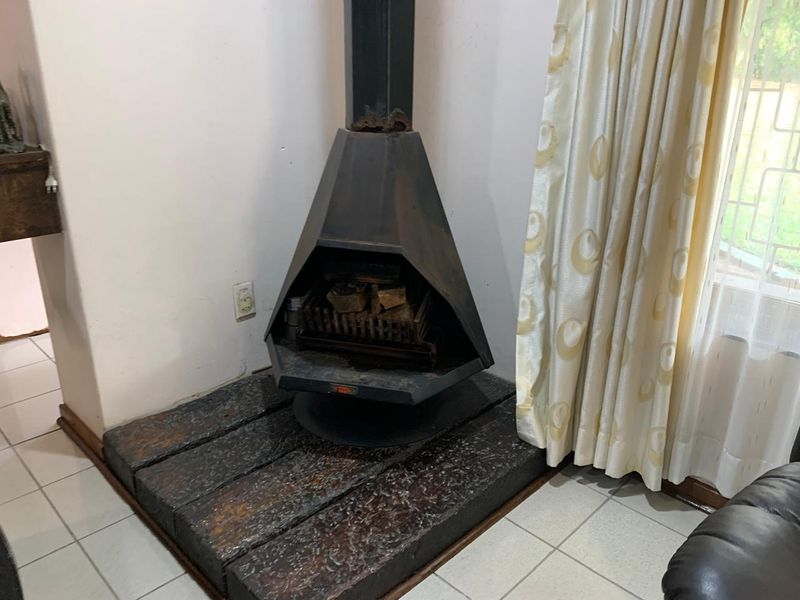 Four Bedroom House to Rent in Pinetown (Manors) - Photo 10