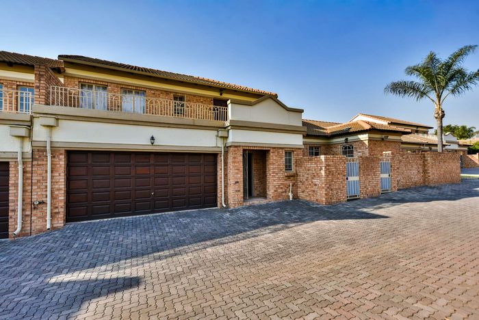 Property #2516329, Townhouse For Sale in Moreleta Park