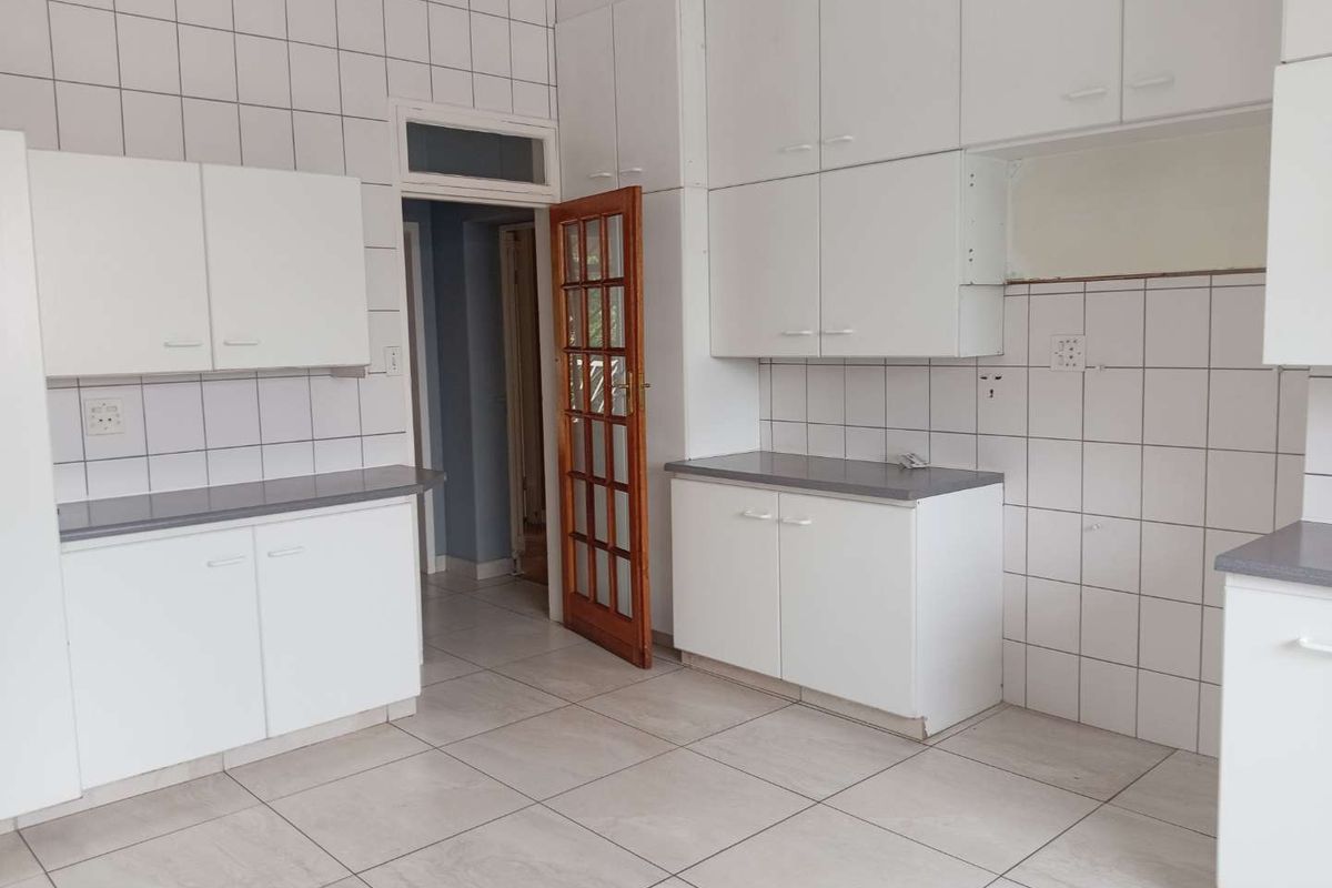 3 Bedroom ,3 Bathroom family home To Let - Photo 2