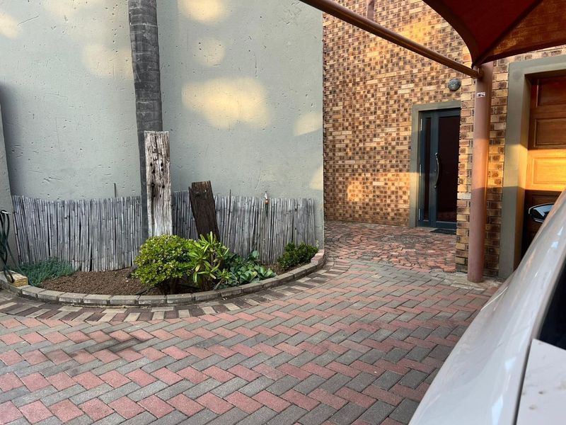 Secure Family Home For Sale in Terenure Kempton Park: Spacious Townhouse with Pool & Prime Security - Photo 9