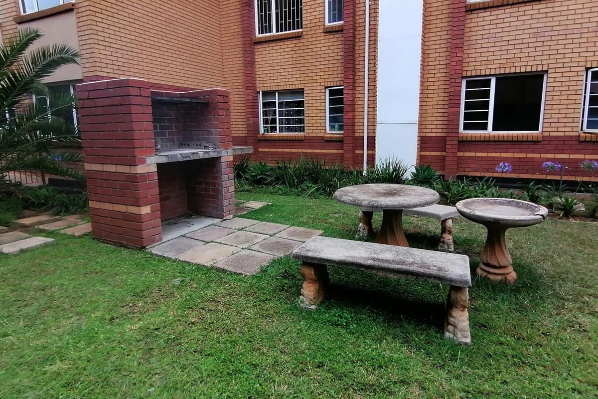 THE GABLES - Photo 2