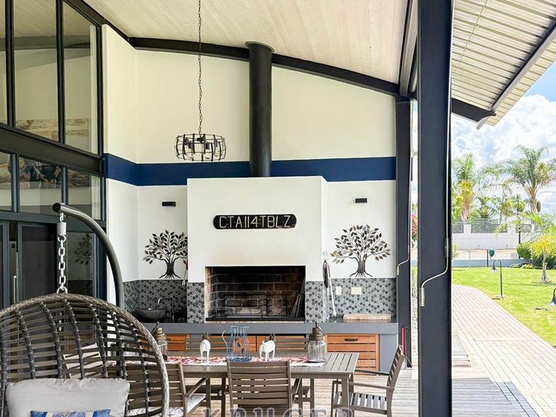 ONE-OF-A-KIND ARCHITECTURAL MASTERPIECE - Photo 2