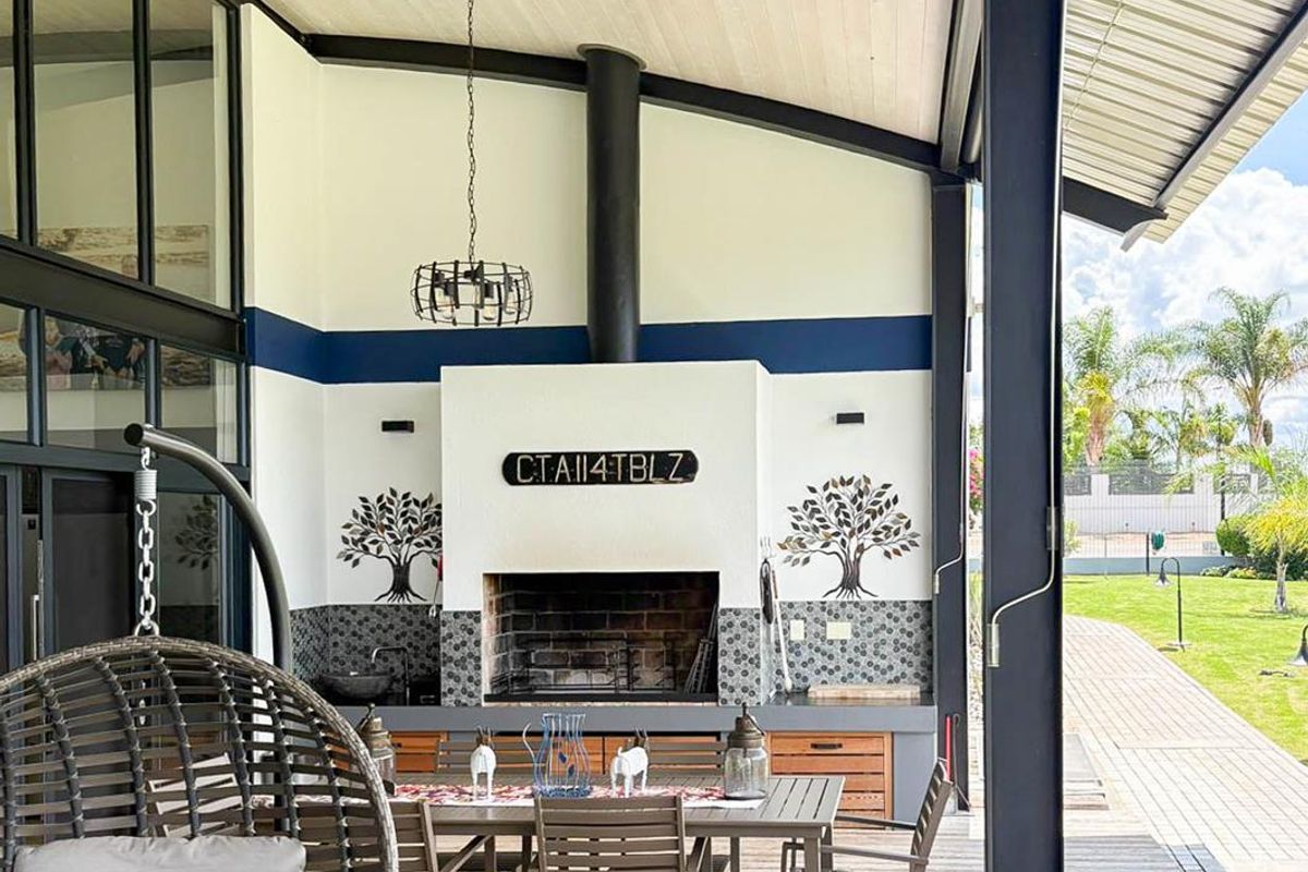 ONE-OF-A-KIND ARCHITECTURAL MASTERPIECE - Photo 2