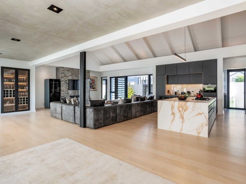 Exceptional Five-Bedroom Furnished Home to Rent in La Vue Neighbourhood on Val de Vie Estate - Photo 5