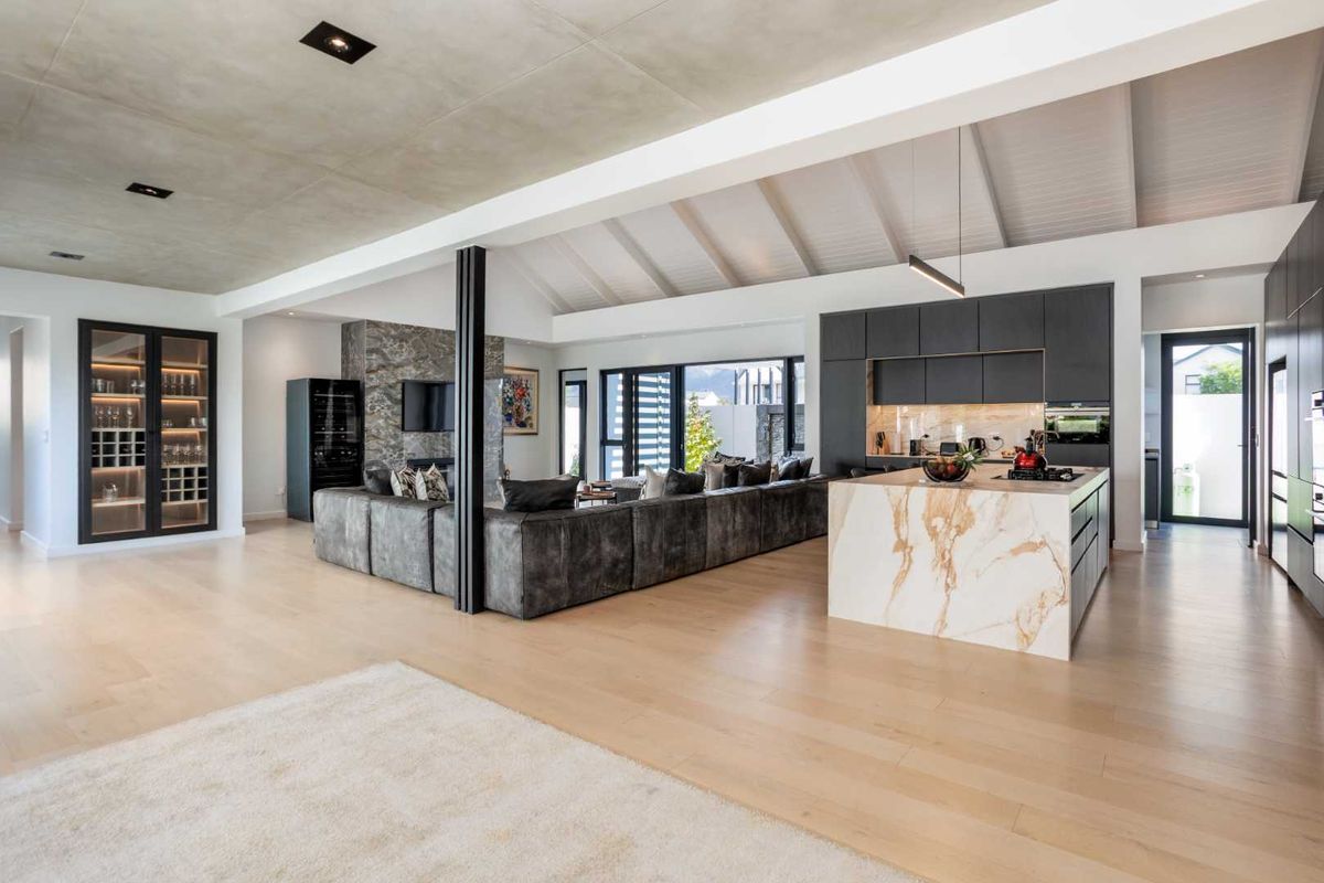 Exceptional Five-Bedroom Furnished Home to Rent in La Vue Neighbourhood on Val de Vie Estate - Photo 5
