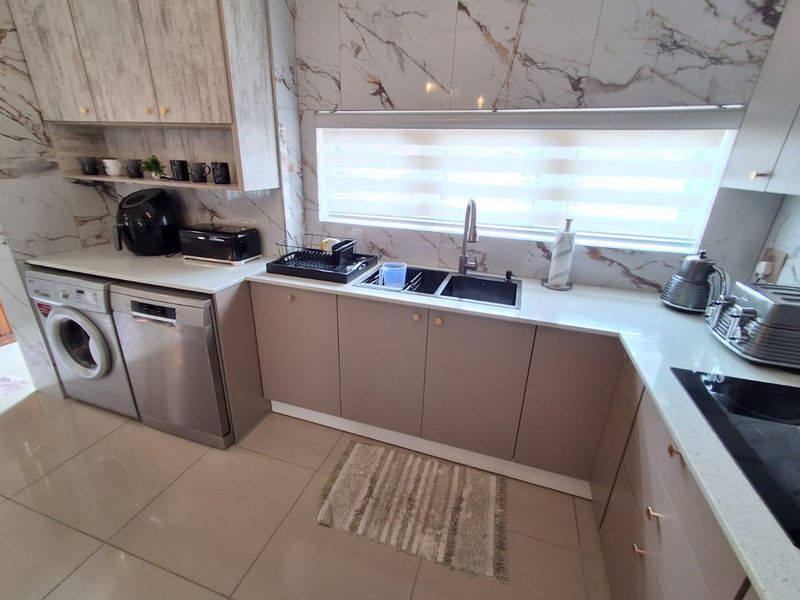 Exclusive Listed - Newly Renovated Duplex For Sale In Die Hoewes - Photo 5