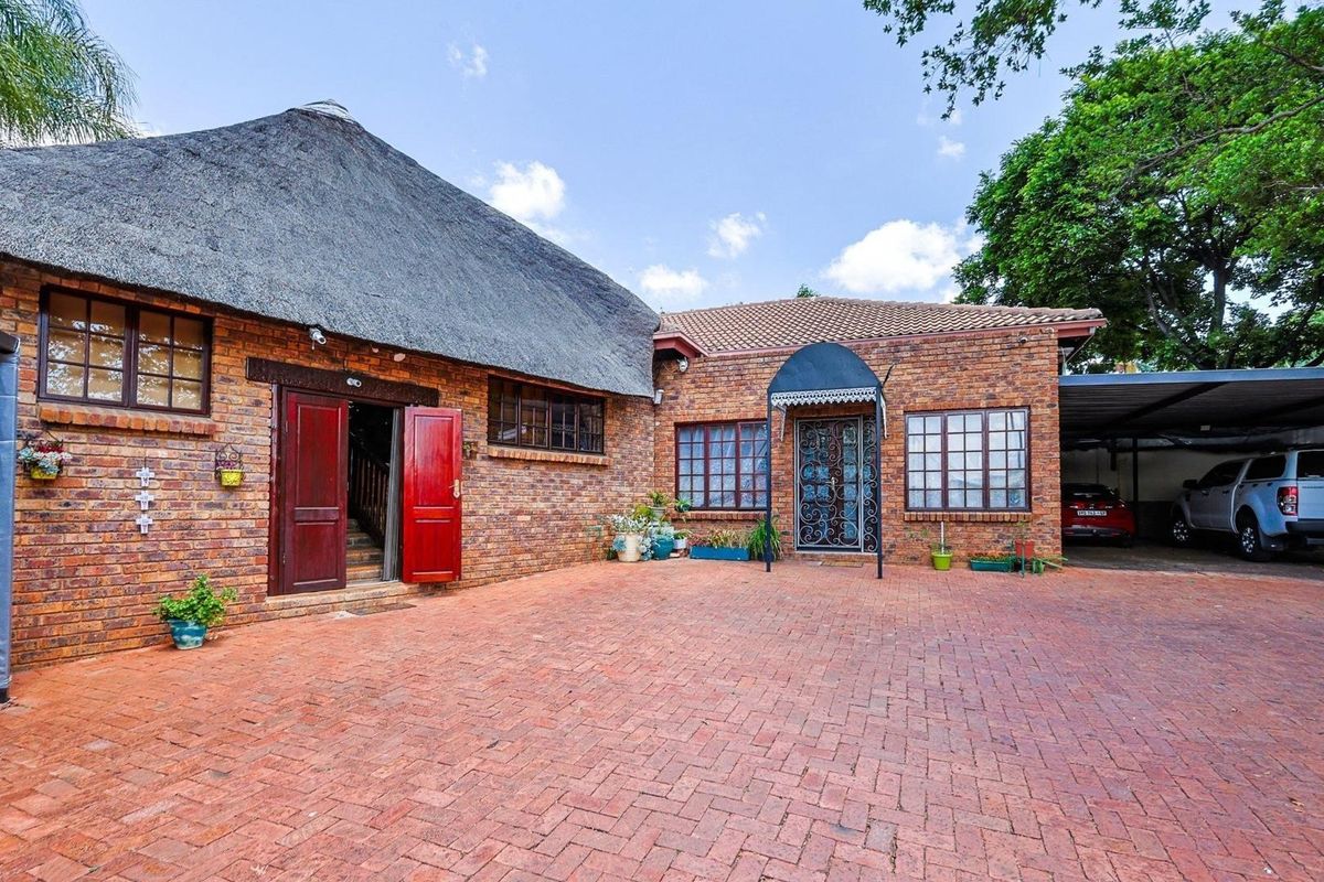 Spacious Family Home with Flatlet - Photo 3