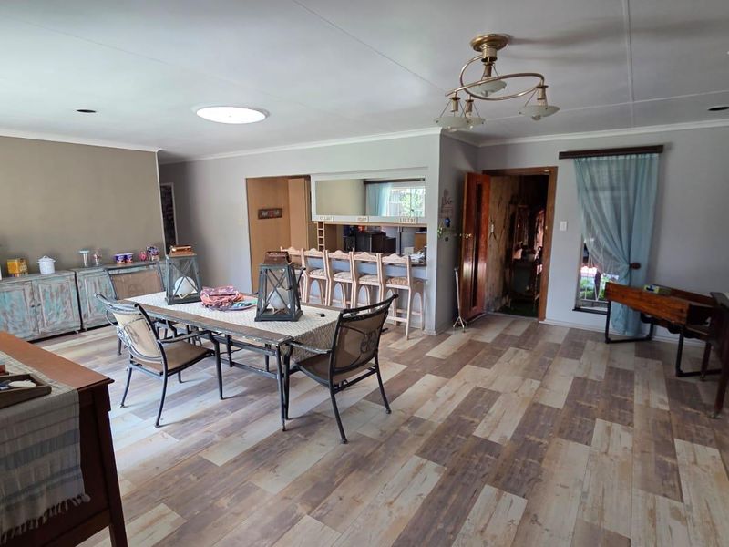 "Live Off-Grid Luxury: Solar Power & Borehole Freedom" - Photo 10