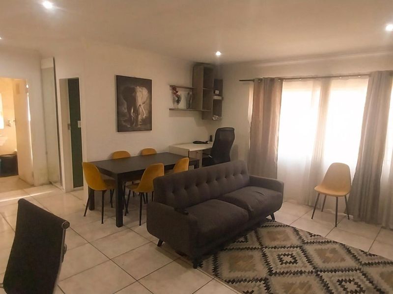 Your Perfect Home: Spacious, Secure, and Central! - Photo 5