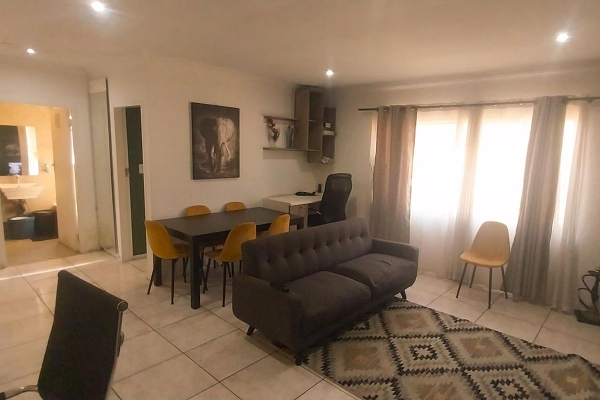 Your Perfect Home: Spacious, Secure, and Central! - Photo 5