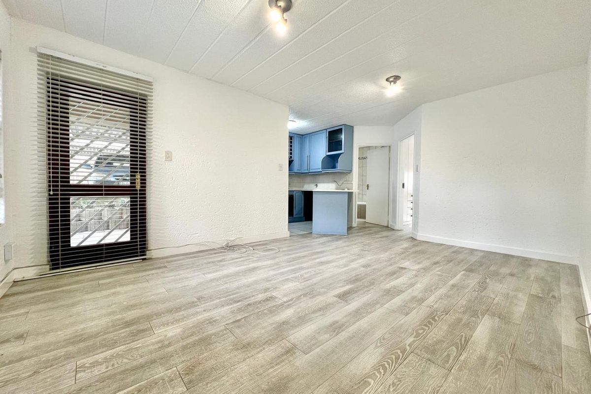 RENOVATED GROUND FLOOR APARTMENT IN A POPULAR COMPLEX IN PARKTOWN NORTH - Photo 5