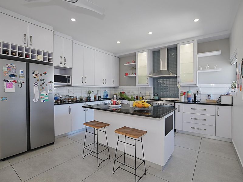 Stunning Single-storey Home in Sought-After Sagewood Lifestyle Estate - Photo 9