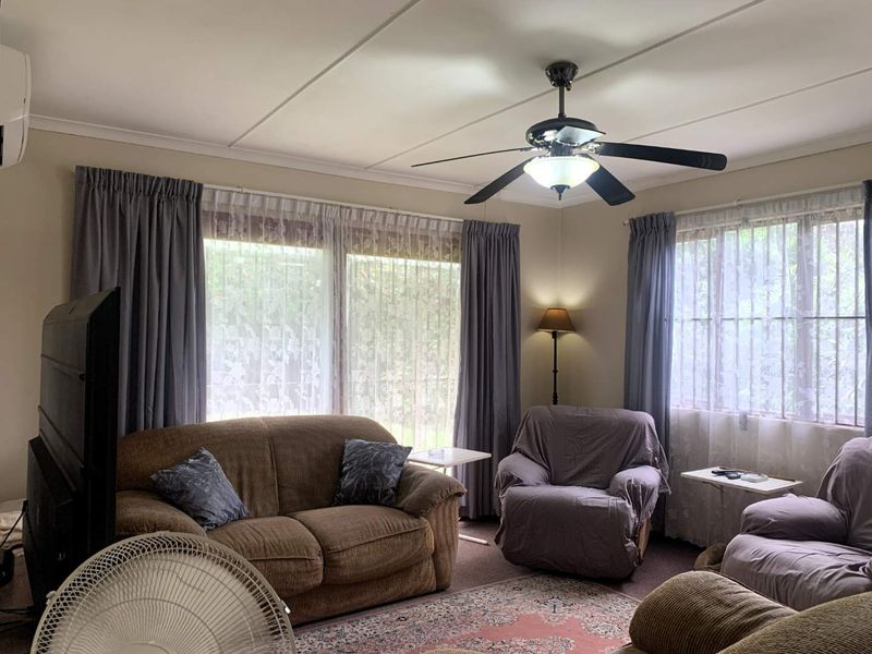 Charming Starter Home with Space, Security & Future Potential – Crestholme - Photo 4