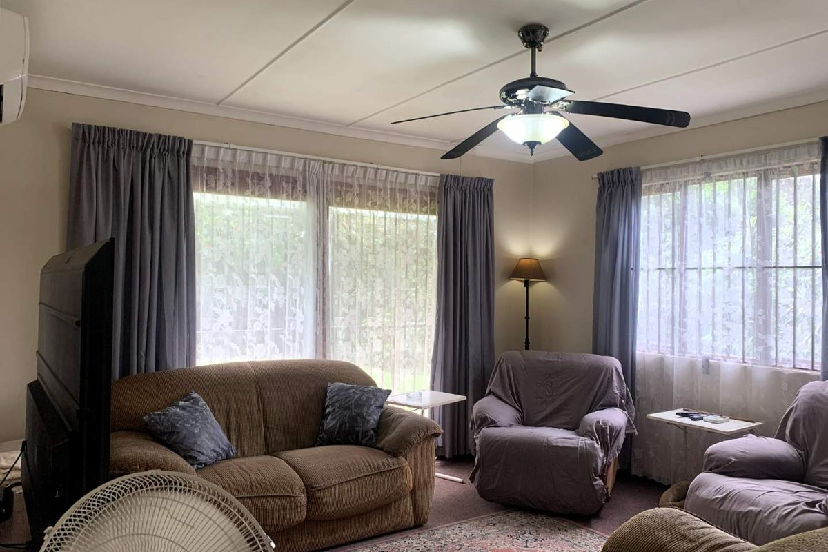 Charming Starter Home with Space, Security & Future Potential – Crestholme - Photo 4