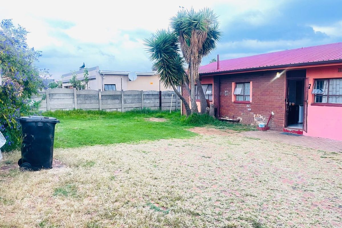 MAKE THIS HOME YOUR HOME WITH 3 OUTSIDE ROOMS. - Photo 3