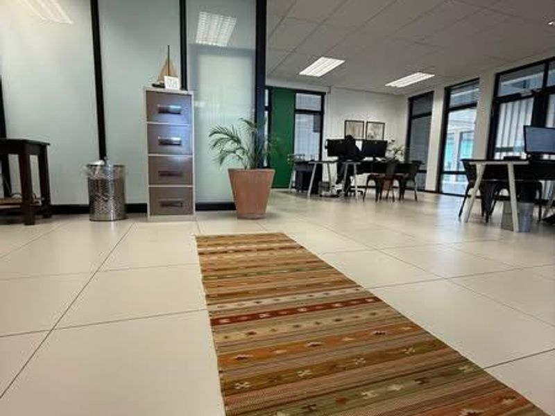 Central- For Sale- N$2 600 000 - Photo 4