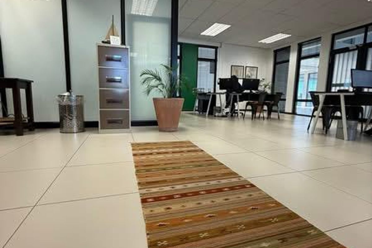 Central- For Sale- N$2 600 000 - Photo 4