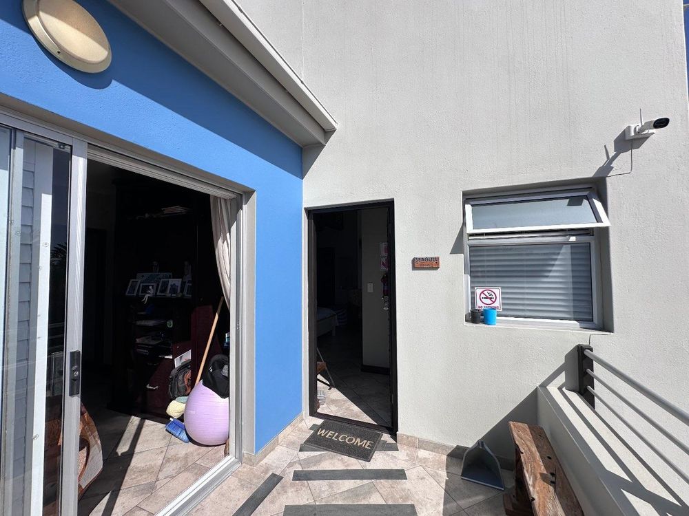 Flatlet 2 with own entrance, loft, kitchenette, ensuite bathroom and balcony.