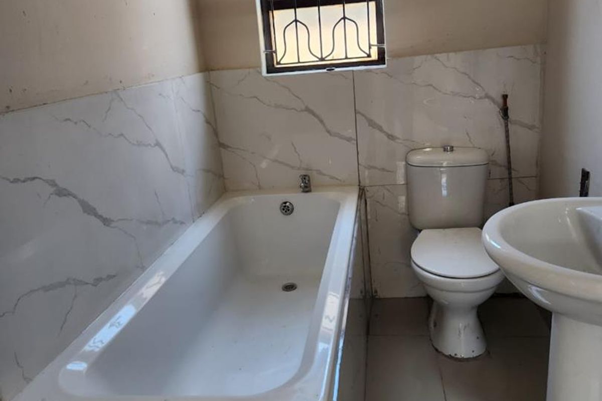 Charming Three-Bedroom Home for Rent in Ilitha Park, Khayelitsha - Photo 5