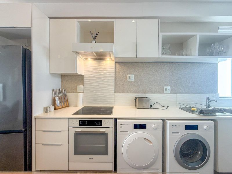 Classy Dual-Income Investment with Panoramic Views | Fully Furnished | Flexible Airbnb Layout | R2,495,000 excl. VAT - Photo 3