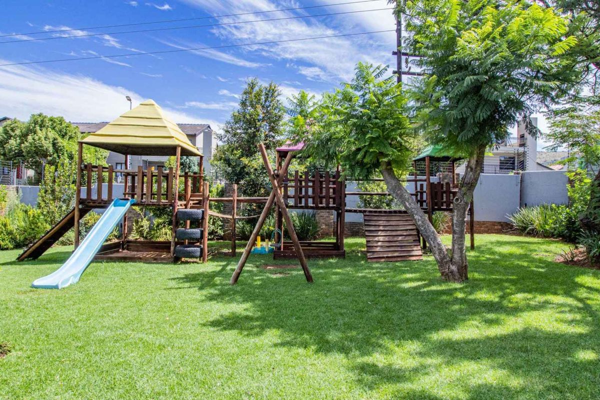 Modern Family Home for Sale – Secure Estate Living - Photo 3