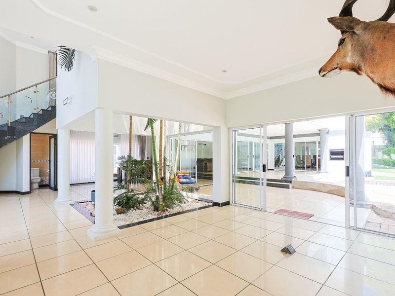 Modern 6-Bedroom Glass Palace – Furnished Luxury Living - Photo 7