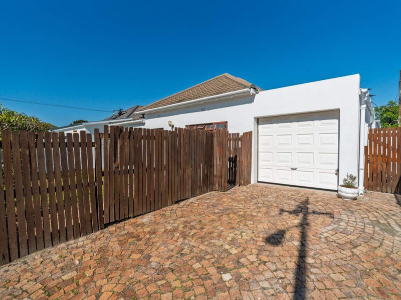 A Much-Loved Claremont Home, Ready for Its Next Chapter - Photo 6