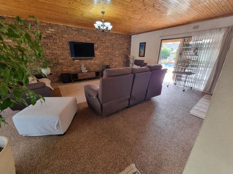 Ideal Family Home: Spacious & Move-In Ready! - Photo 7