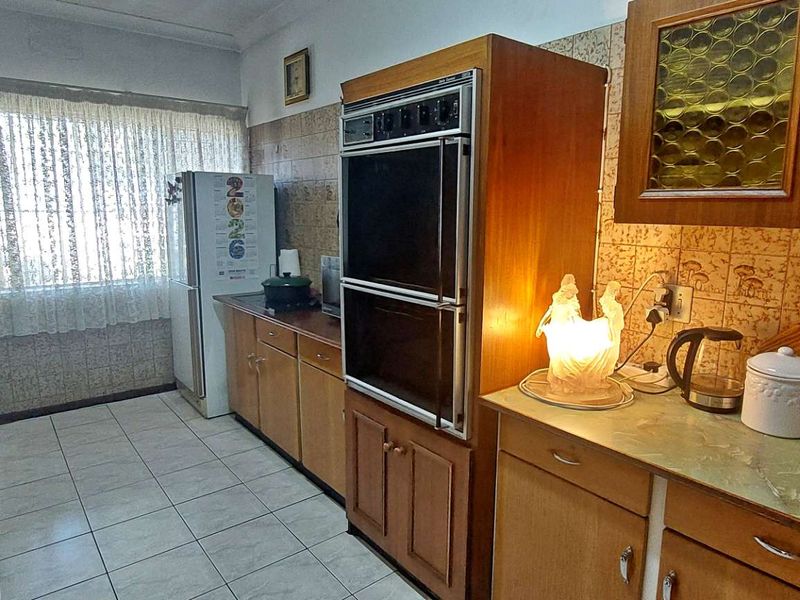 Charming Home with Modern Potential in Prime Location - Photo 4