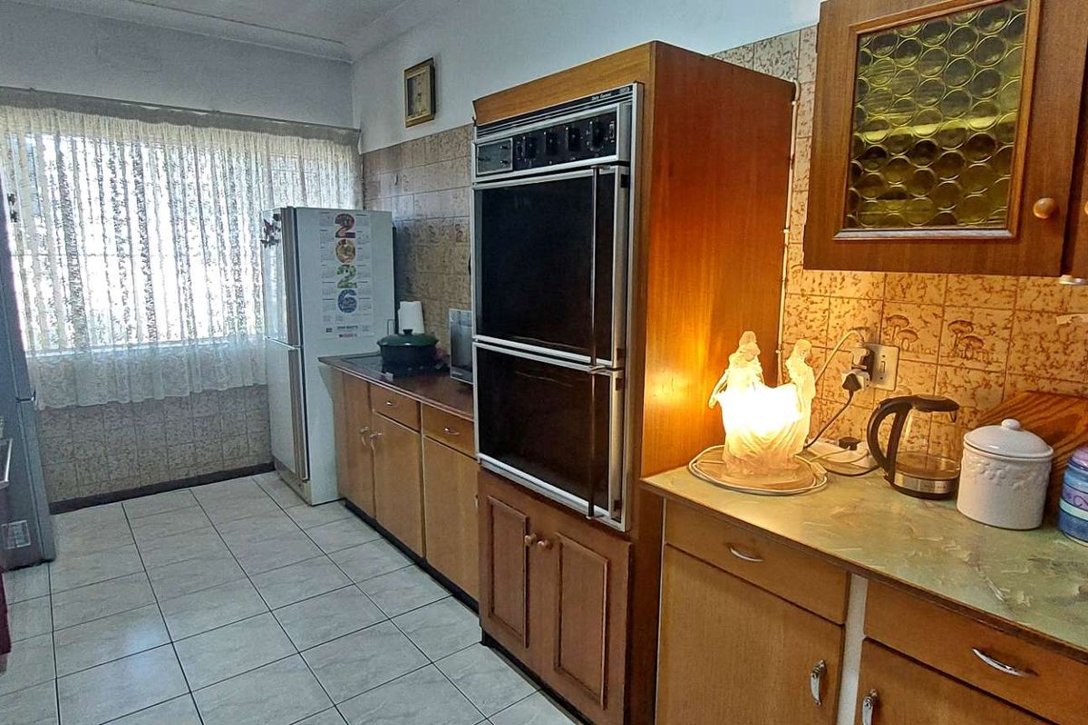 Charming Home with Modern Potential in Prime Location - Photo 4