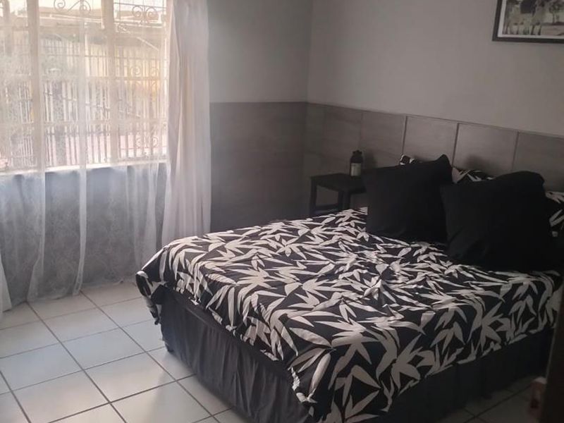 Family Home with Established Guesthouse – Great Investment Opportunity - Photo 9