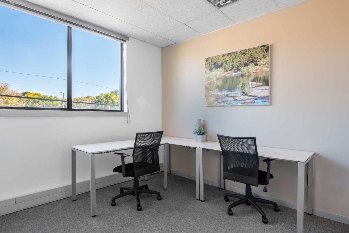Fully serviced private office space for you and your team in Regus North West Province - Photo 2