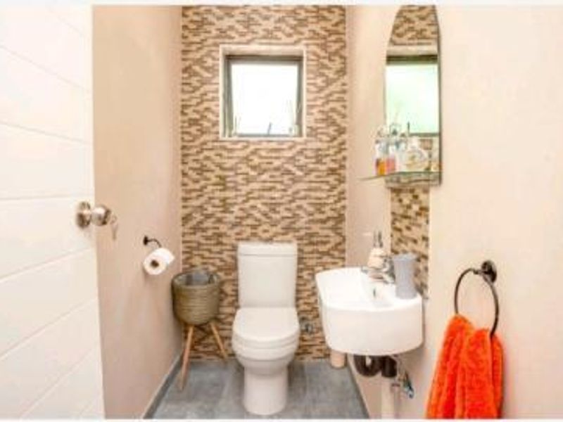 Modern Spacious Family Home with Cottage for sale - Photo 6