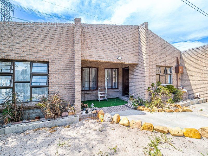 Beatiful home in Upmarket pocket of Gatesville - Photo 4