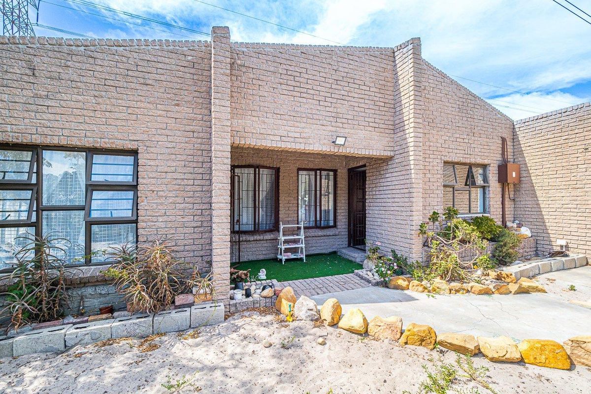 Beatiful home in Upmarket pocket of Gatesville - Photo 4