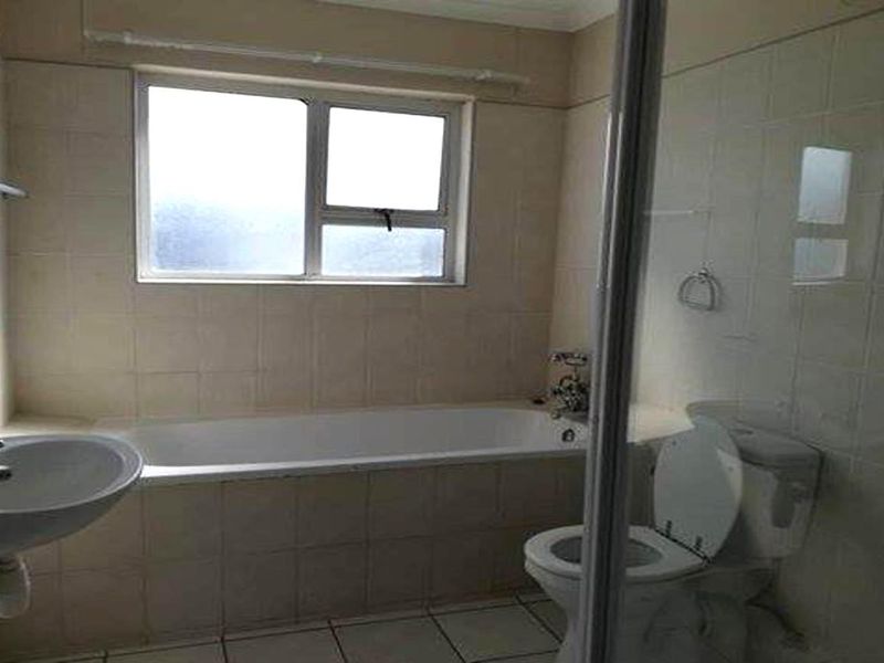 Spacious Corner Unit in a Safe and Secure Neighborhood - Photo 9