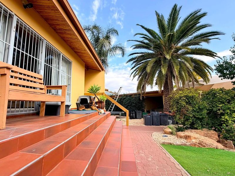 3 Bedroom House For Sale in Olympia - Photo 1