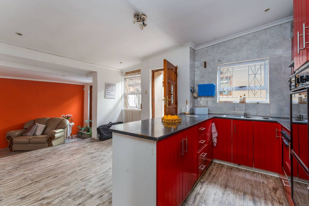 The Perfect Blend of Style and Comfort Today - Photo 3