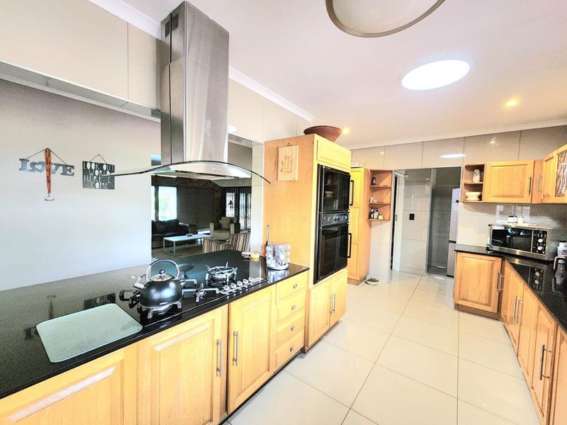 Exclusive Home in Sunward Park - Photo 10