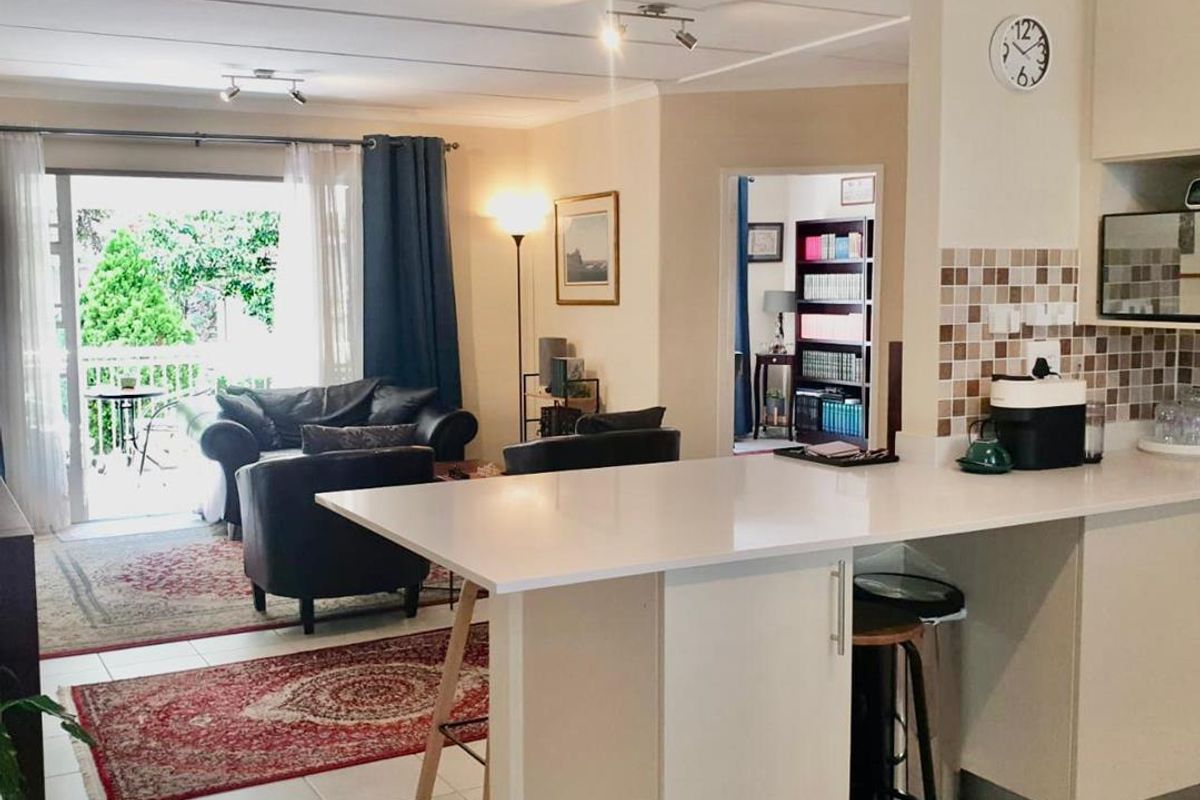 Newly renovated townhouse. - Photo 4