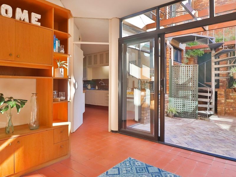 4-Bedroom Family Home in Sought-After School Neighbourhood - Photo 10