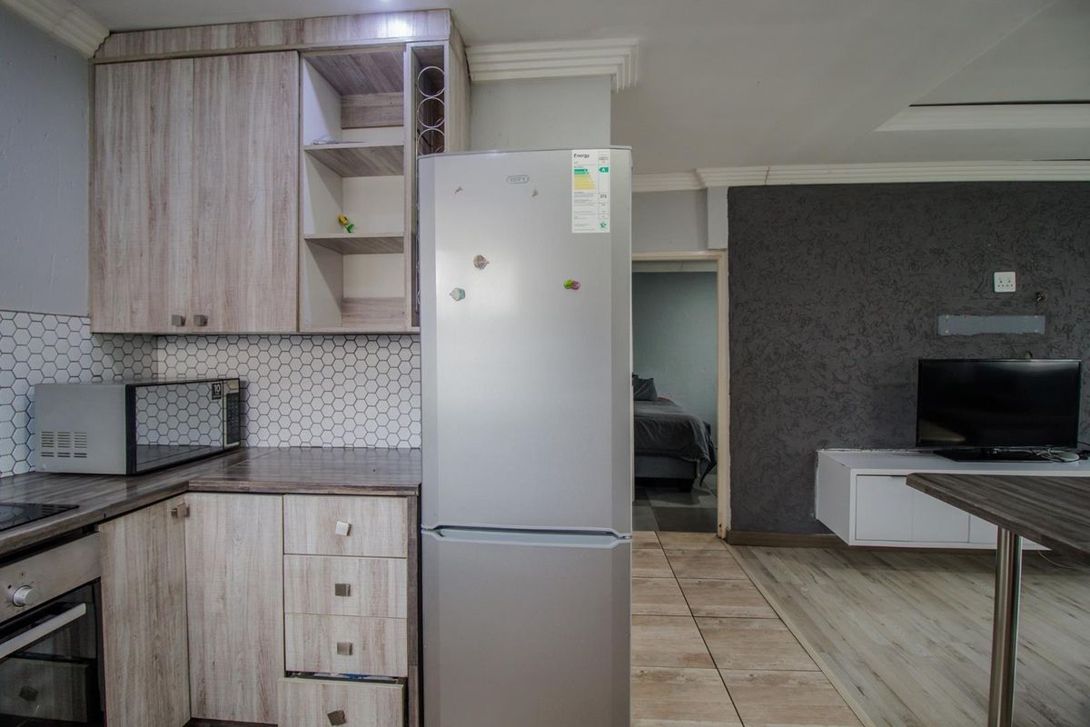 For Sale: Stunning 3-Bedroom Home! - Photo 3