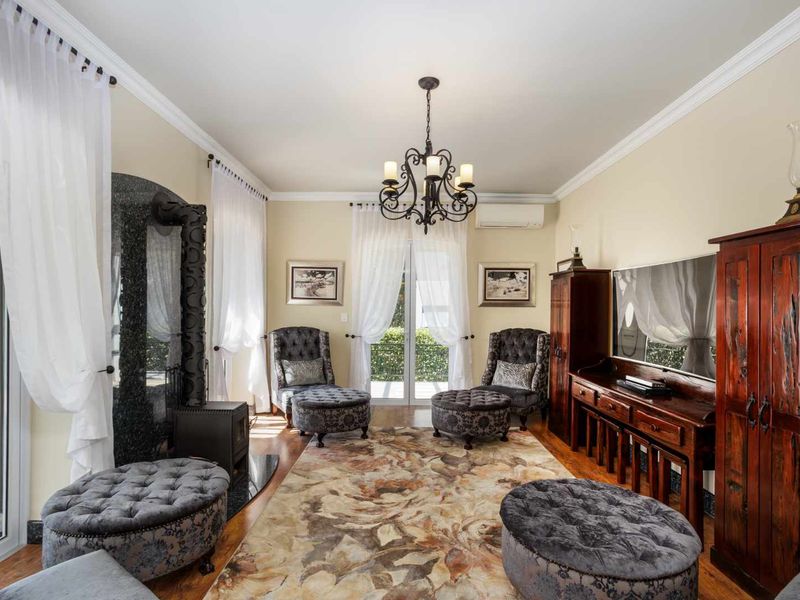 Outstanding North-Facing Four-Bedroom Home Bordered by Val de Vie Estate’s Nature Reserve in a Cul-de-Sac - Photo 6