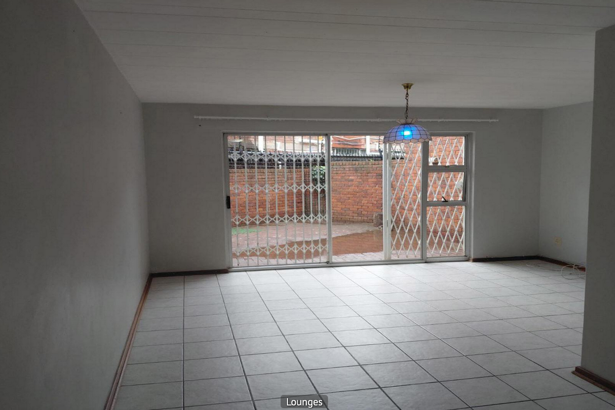 Perfect Starter Home: 2-Bedroom Townhouse in Westdene - Photo 4