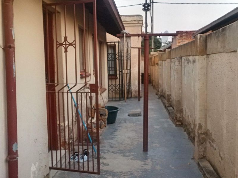 Mahube Valley 2-Bed House: Space, Parking & Extra Income Room - Photo 4