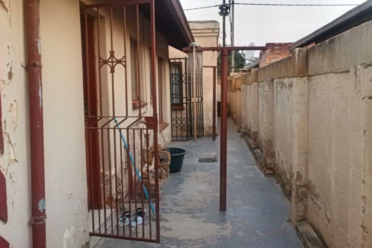 Mahube Valley 2-Bed House: Space, Parking & Extra Income Room - Photo 4