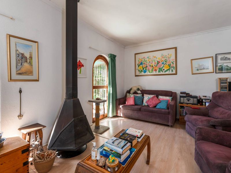 Charming 3-Bedroom Family Home with Pool & Excellent Security – Prime Location - Photo 4