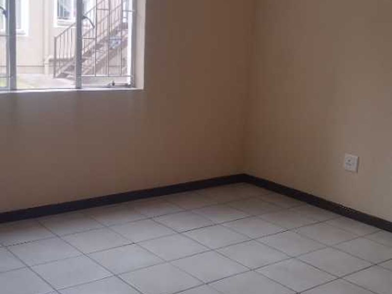 2 bed,1 bath ground floor unit for sale - Photo 6